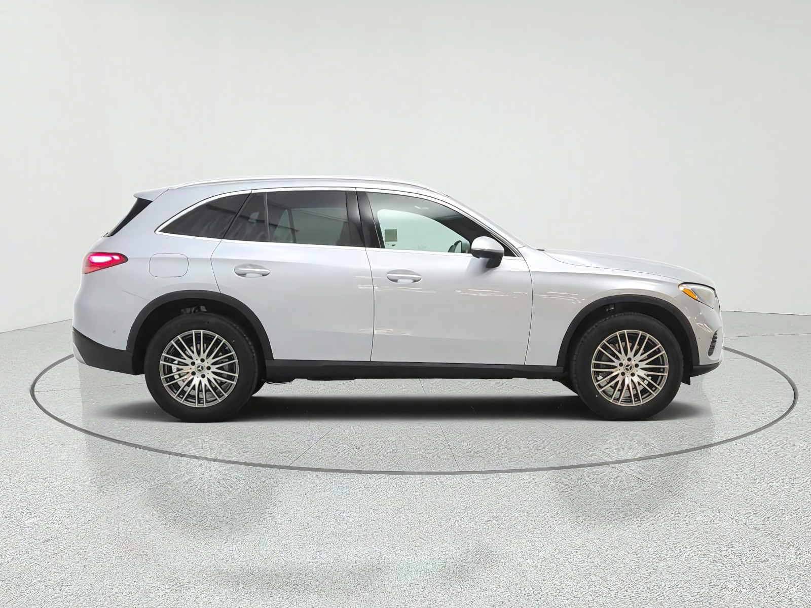 New 2027 Cirrus Silver Metallic Mercedes-Benz GLC 300 SUV image 4