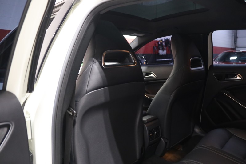 2015 Mercedes-Benz GLA 45 AMG 4MATIC w/Performance Pkgs 4dr Suv in , 