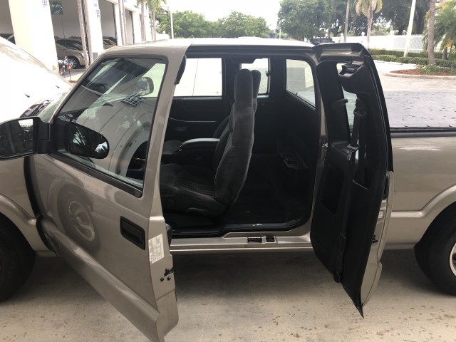 2001 Chevrolet S-10 LS Clean CarFax Cloth Seats 3rd Rear Door Jump Seat in pompano beach, Florida