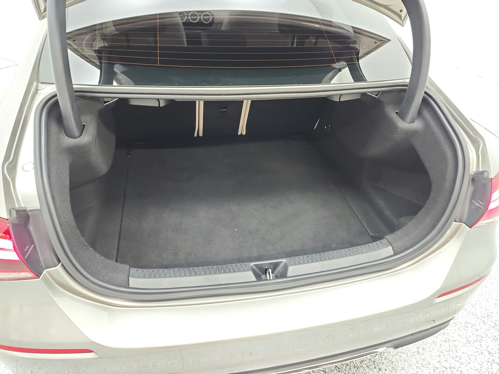 Used 2020 Mojave Silver Metallic Mercedes-Benz A 220 Sedan image 22