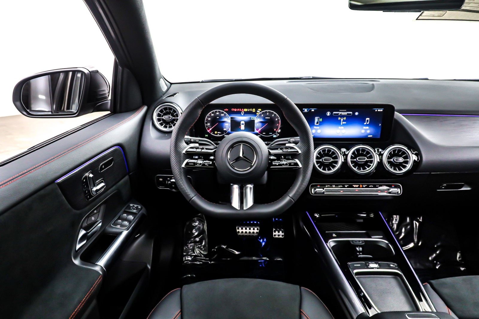 New 2026 Mountain Grey Metallic Mercedes-Benz GLA 250 image 4