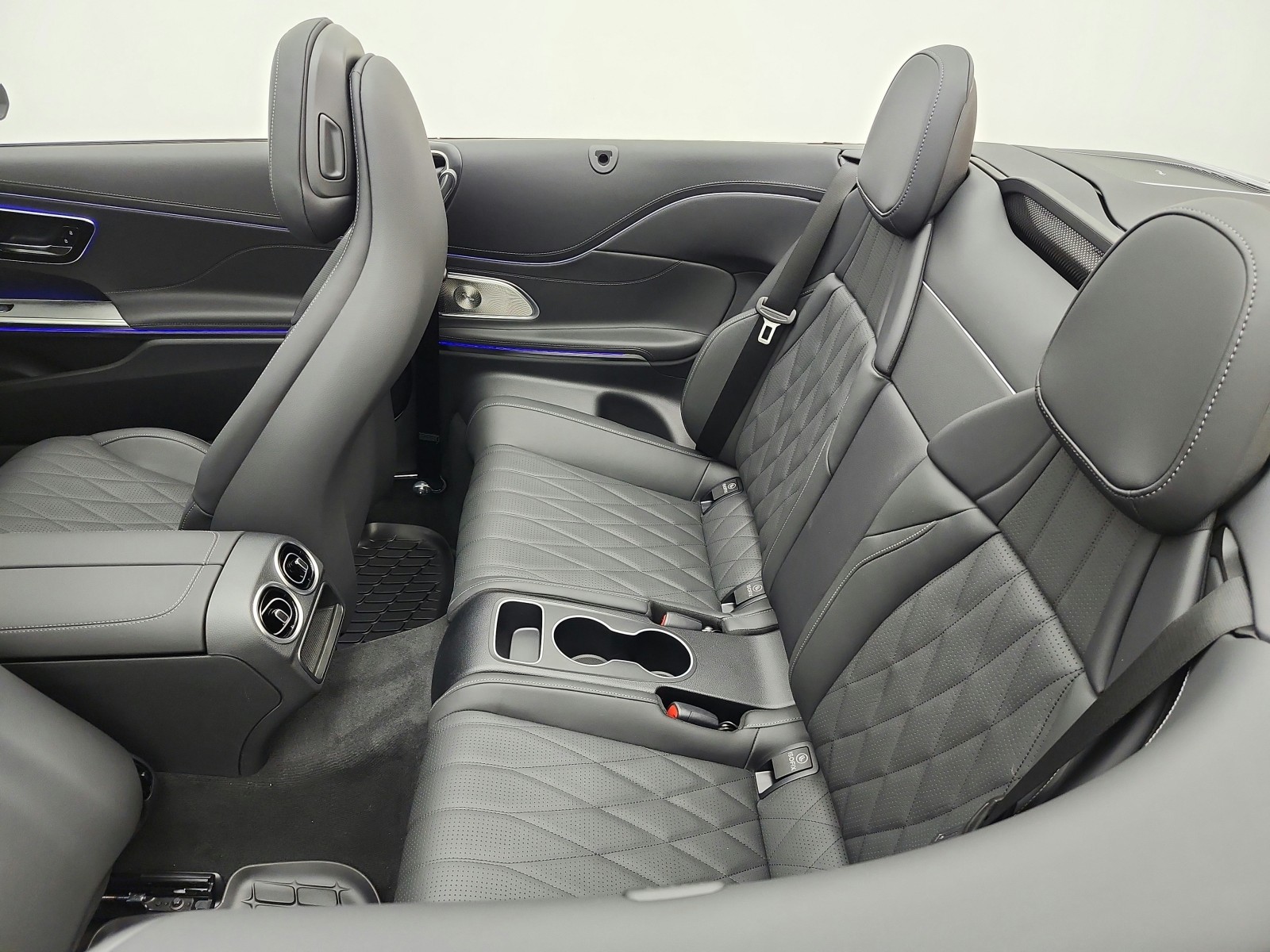 New 2026 MANUFAKTUR Moonlight White Metallic Mercedes-Benz AMG® CLE 53 image 11