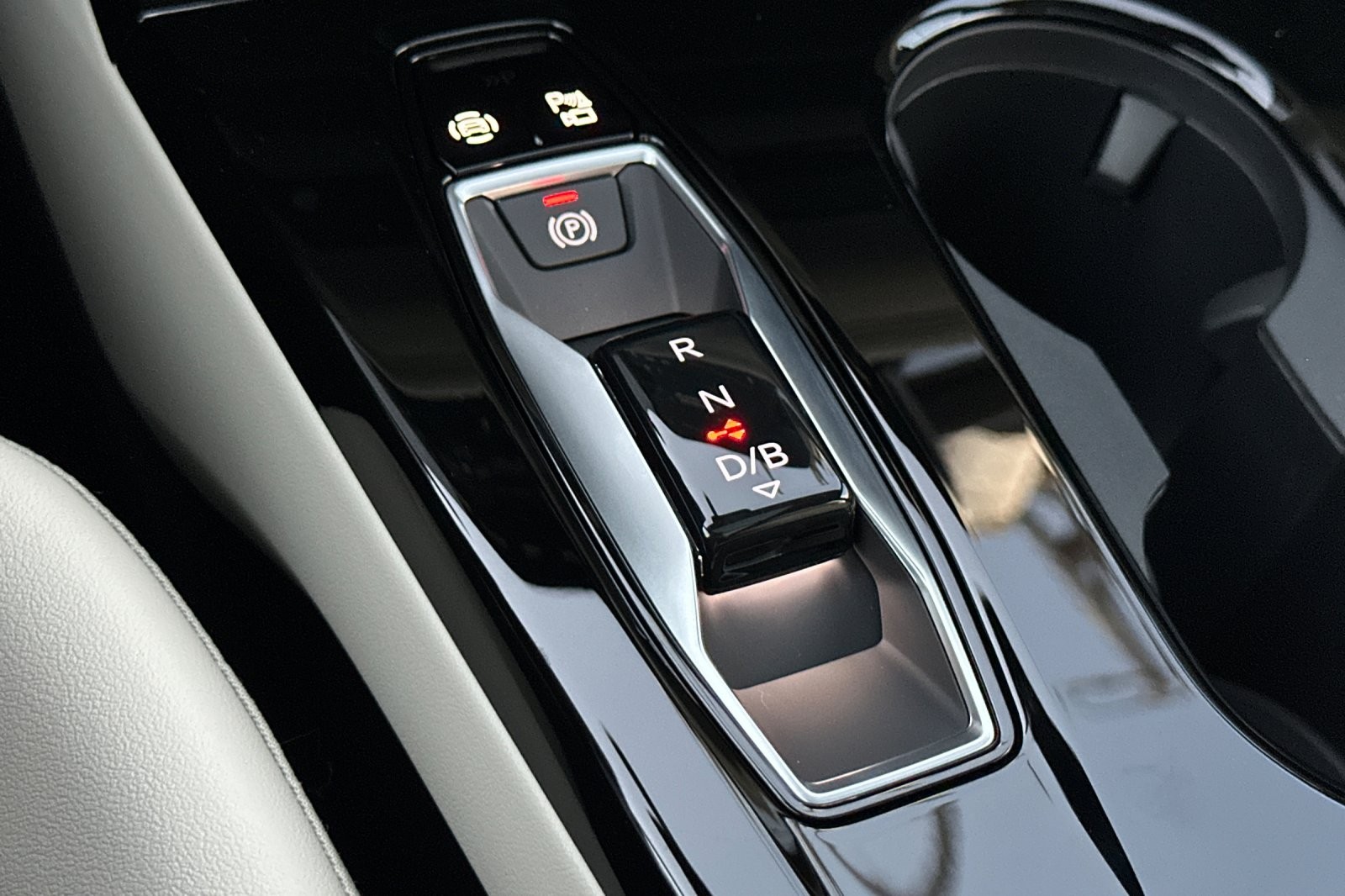 New 2025 Glacier White Metallic Audi Premium quattro image 21