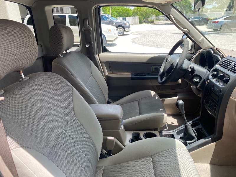 2004 Nissan Frontier 2WD XE LOW MILES 70,694 PU in , 