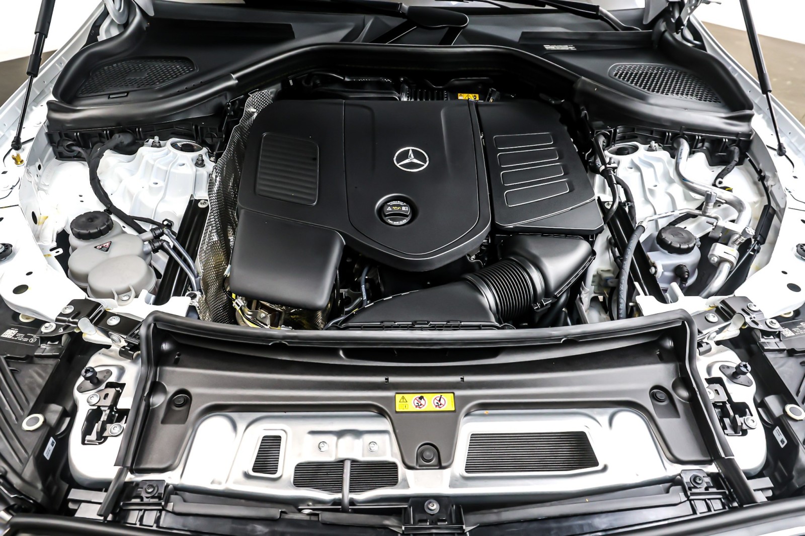 New 2026 Polar White Mercedes-Benz GLC 300 image 11