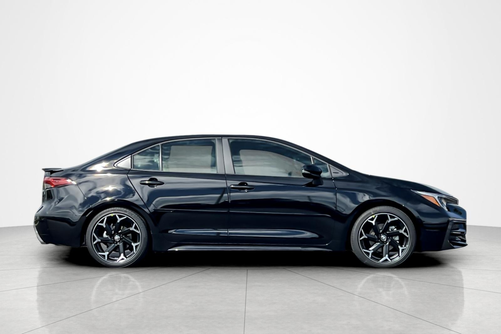2025 Toyota Corolla SE photo 4