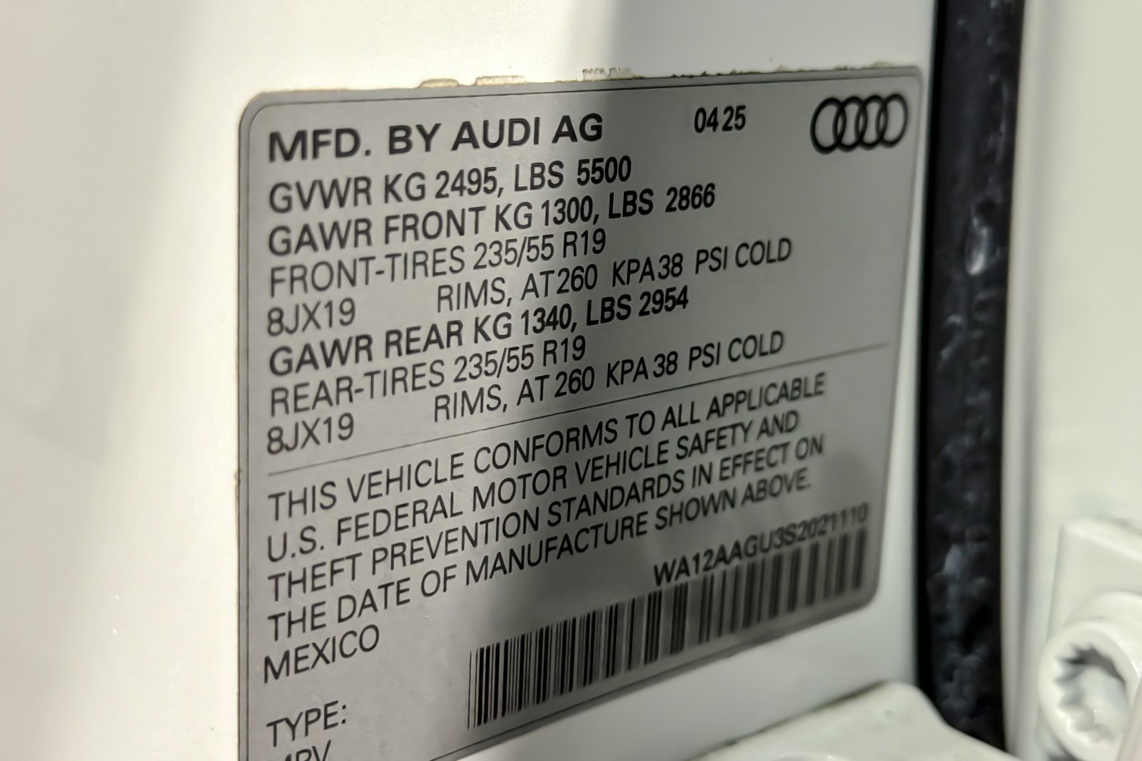 Used 2025 Glacier White Metallic Audi Premium Plus 2.0 TFSI quattro image 28