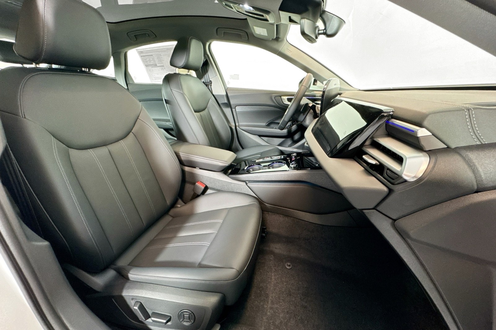 New 2025 Glacier White Metallic Audi Premium 2.0 TFSI quattro image 24