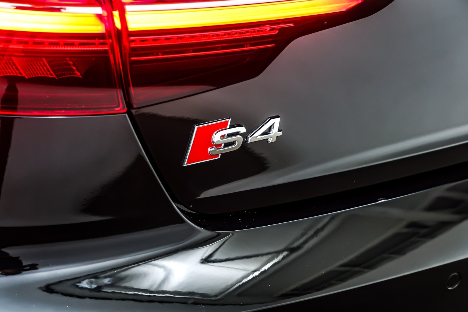 Used 2023 Mythos Black Metallic Audi Premium Plus 3.0 TFSI quattro image 9