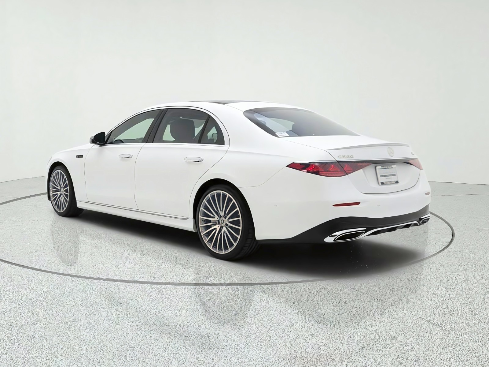 New 2027 MANUFAKTUR Moonlight White Magno Mercedes-Benz S 580 4MATIC® Sedan image 7