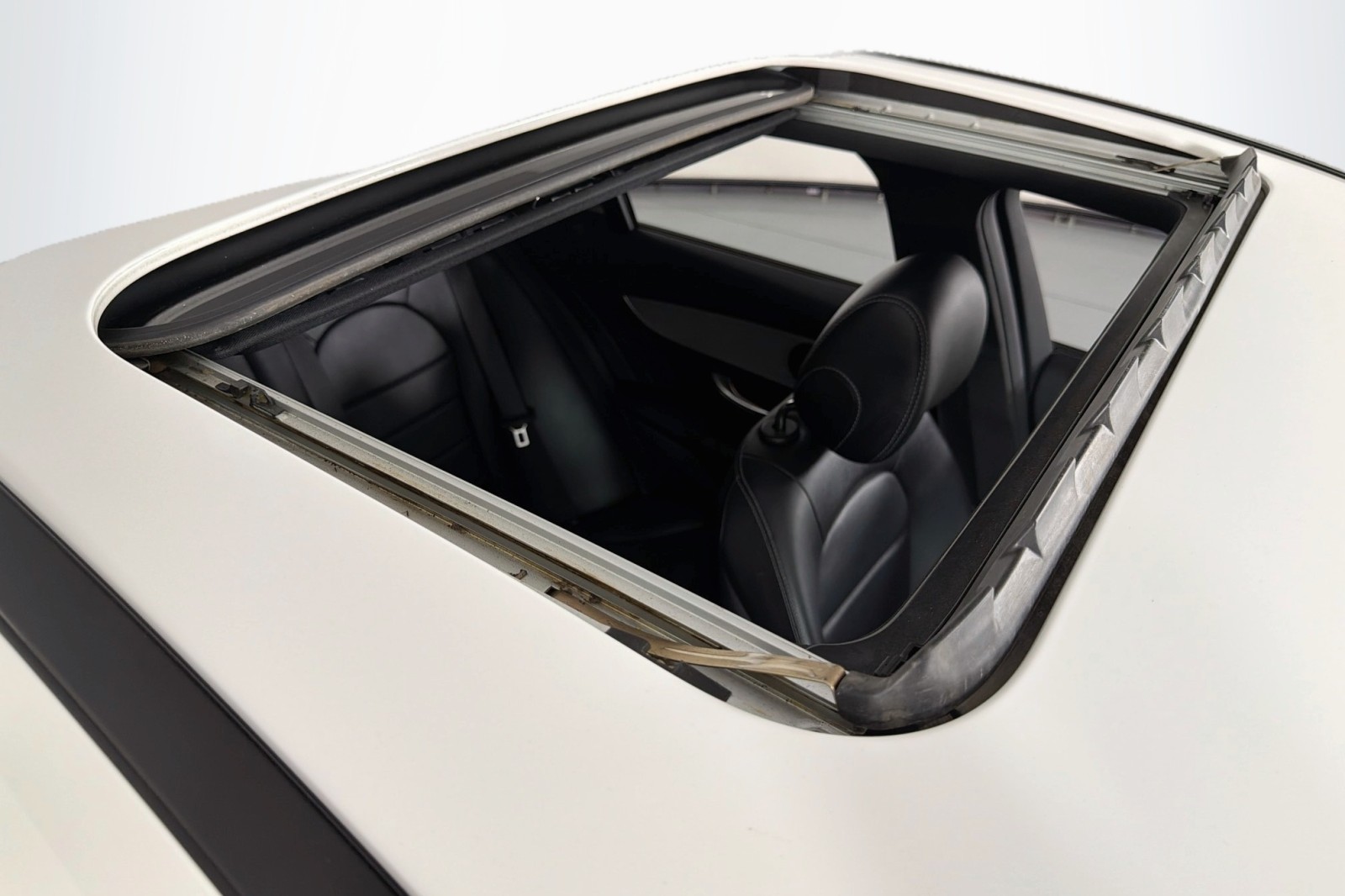 Used 2020 Polar White Mercedes-Benz C 300 image 22