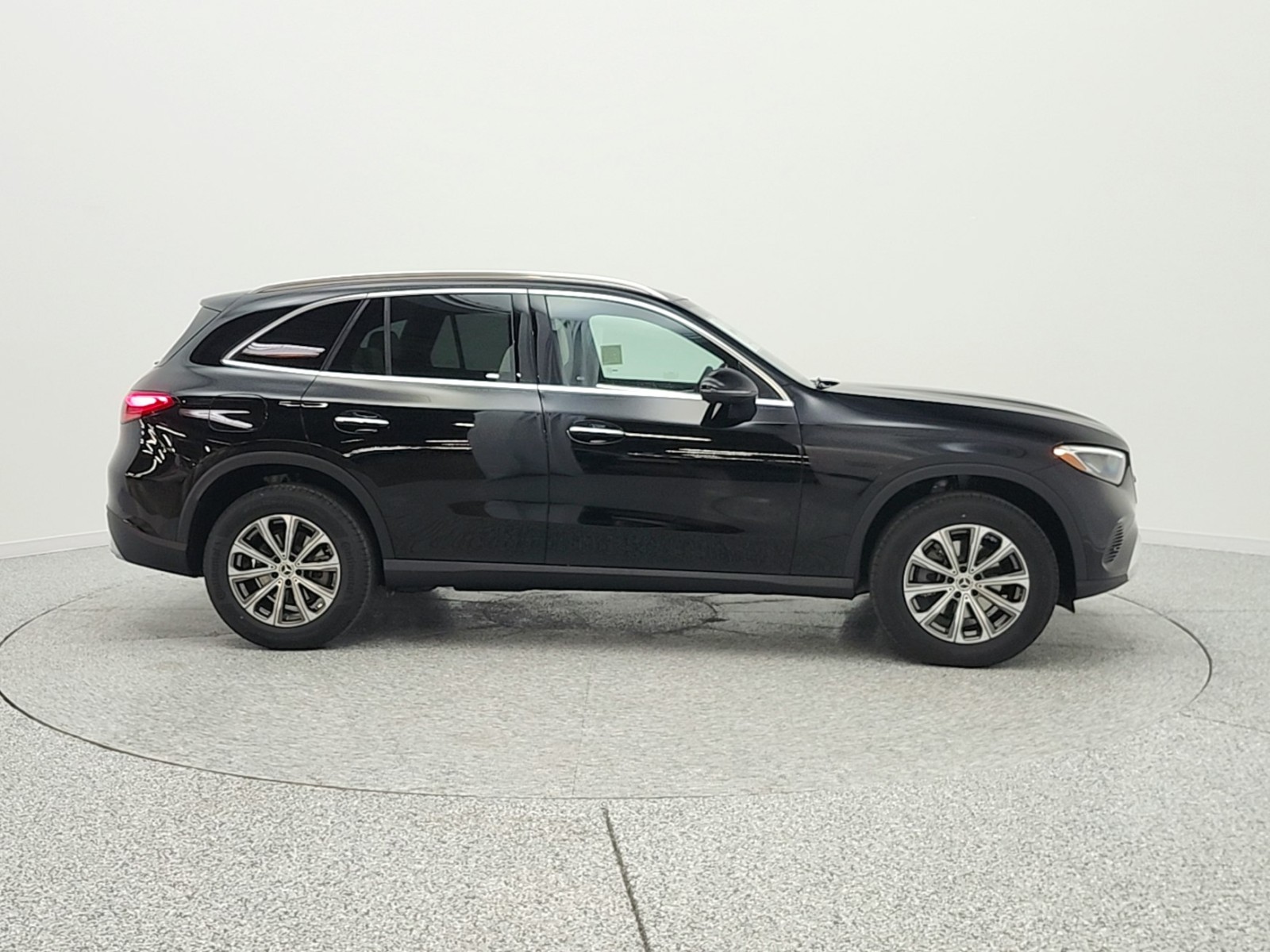 New 2026 Black Mercedes-Benz GLC 300 image 4