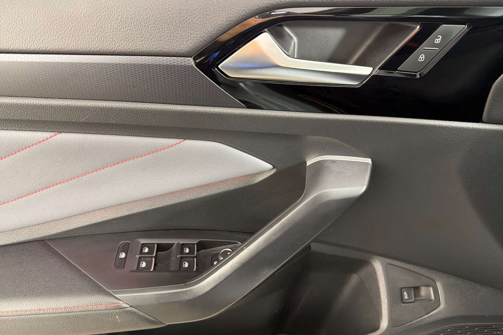 Used 2025 Pure White Volkswagen Autobahn DSG image 10