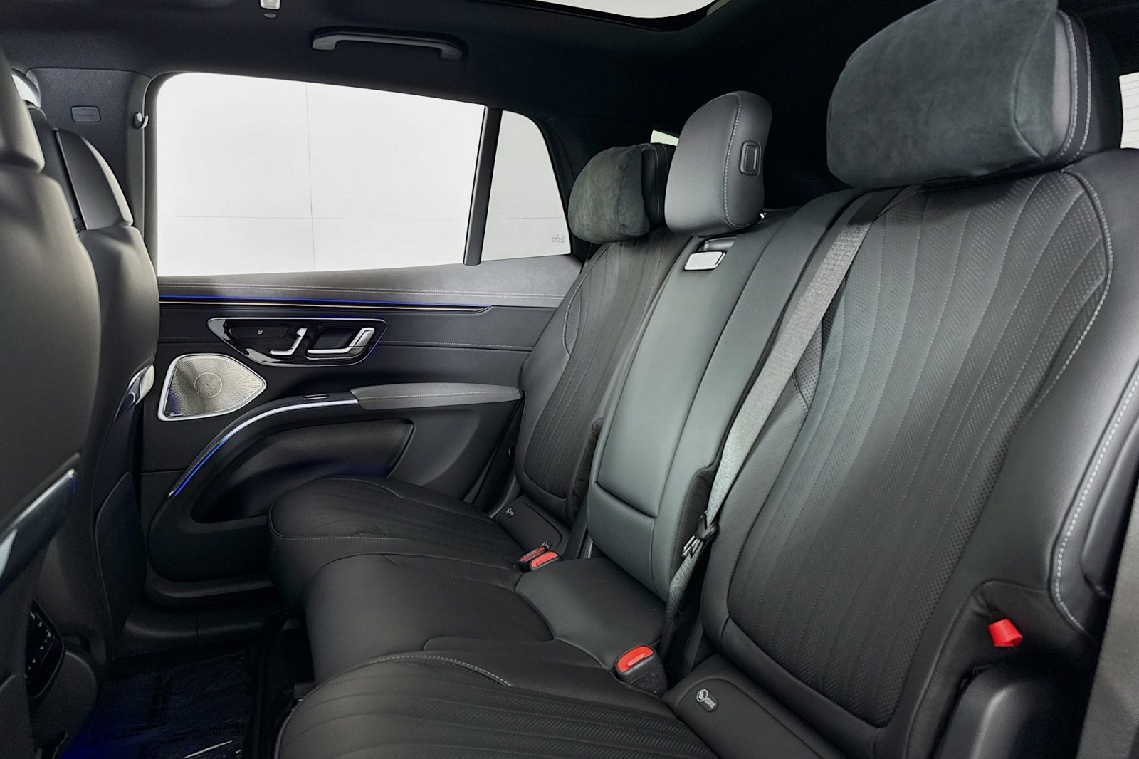 New 2026 Polar White Mercedes-Benz EQS 400 4MATIC® SUV image 7