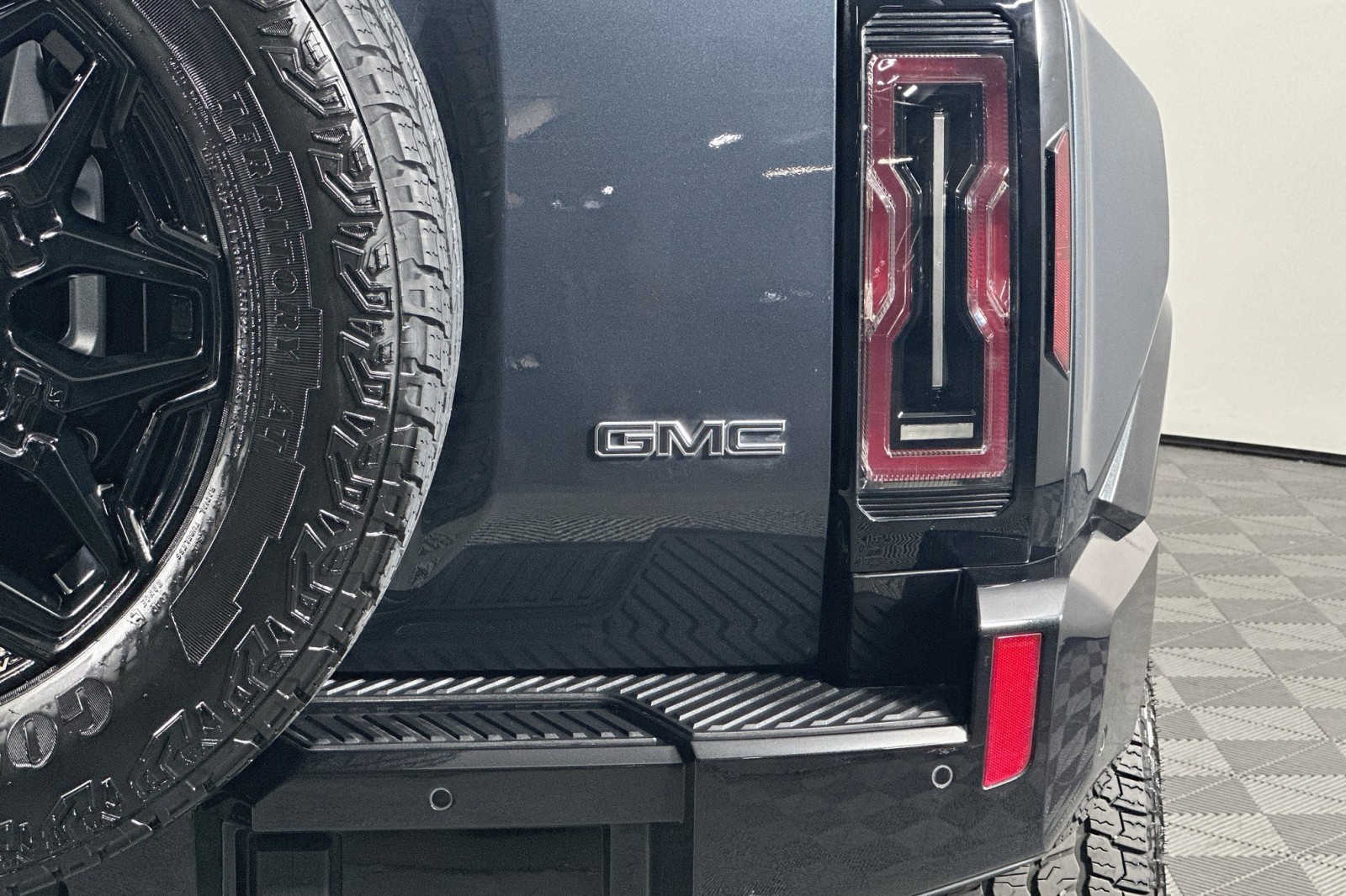 Used 2026 Graphite Blue Metallic GMC 2X image 16