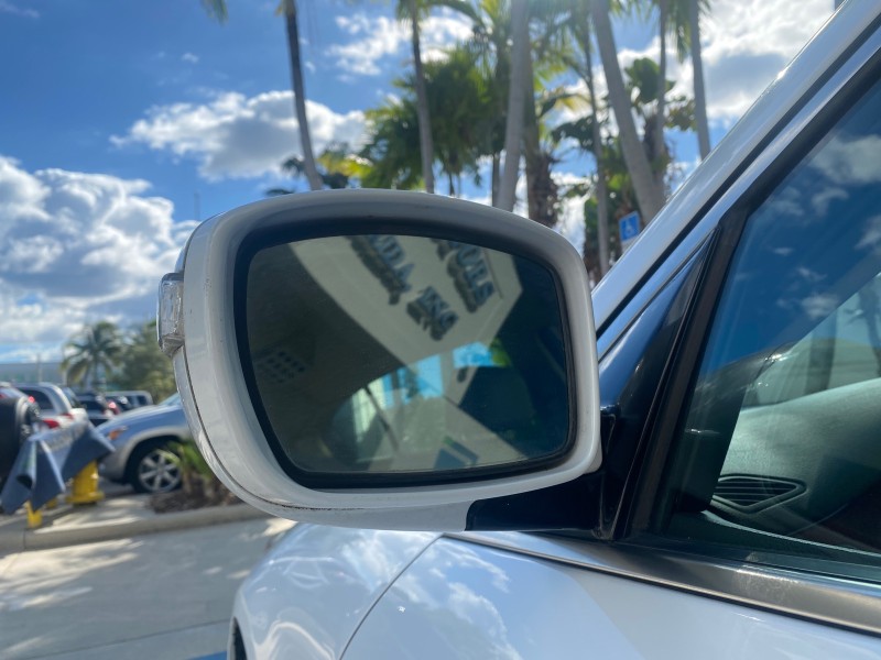 2013 Hyundai Genesis 3.8L LOW MILES 33,576 in , 