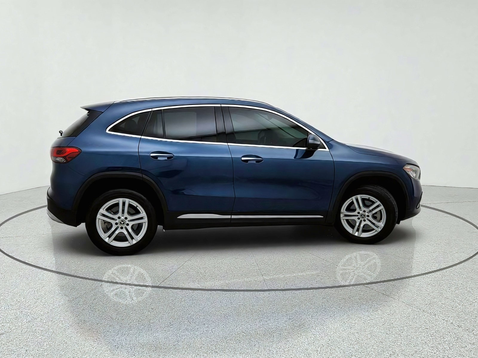 Used 2021 Denim Blue Metallic Mercedes-Benz GLA 250 image 7