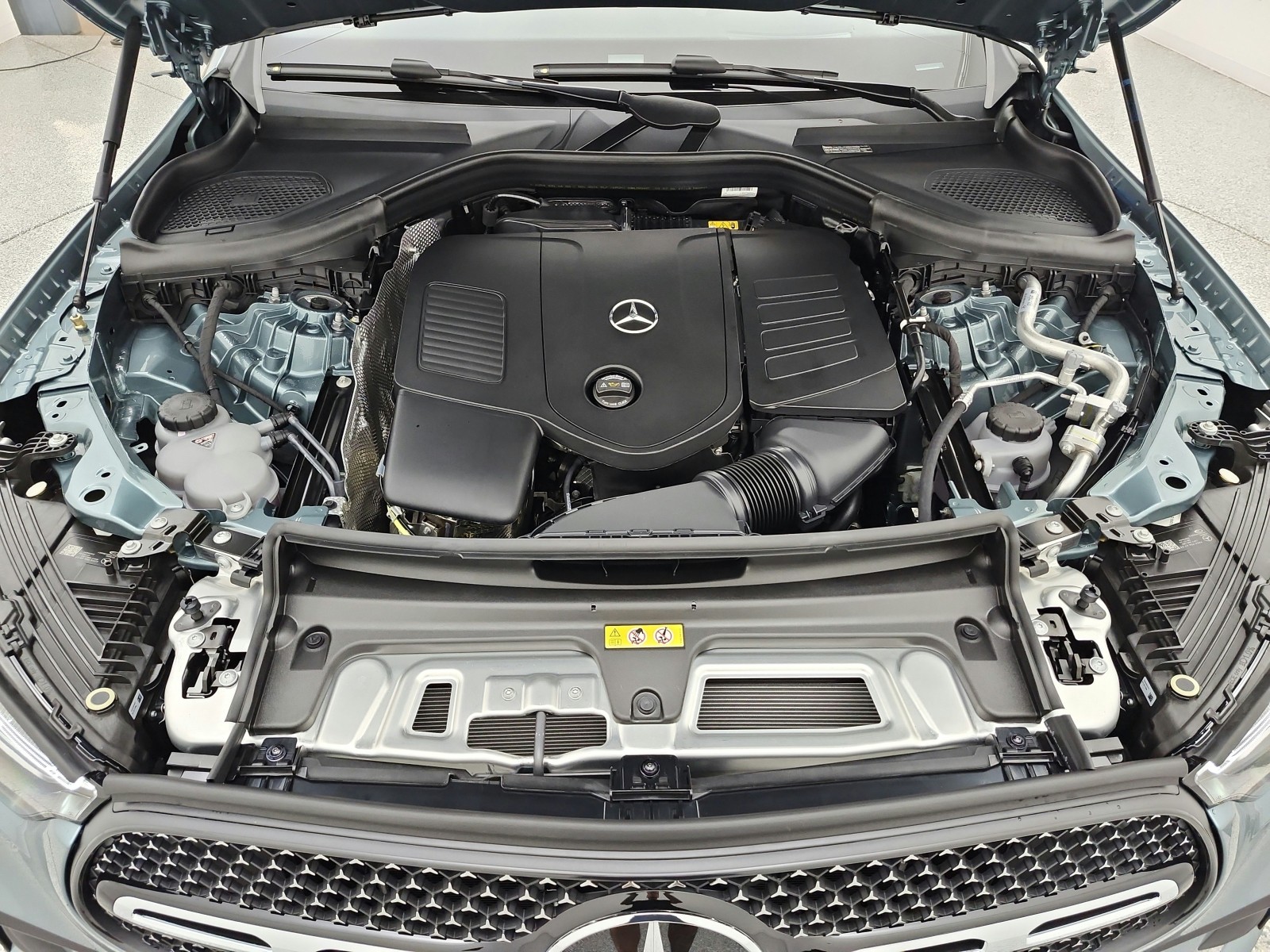 New 2027 Verde Silver Metallic Mercedes-Benz GLC 300 4MATIC® Coupe image 12