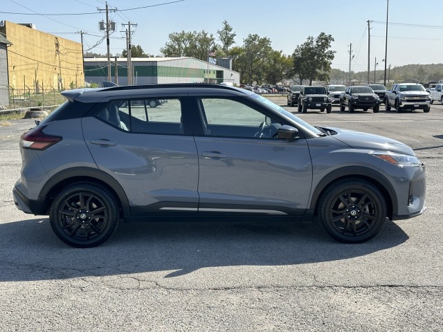 2021 Nissan Kicks SR 2