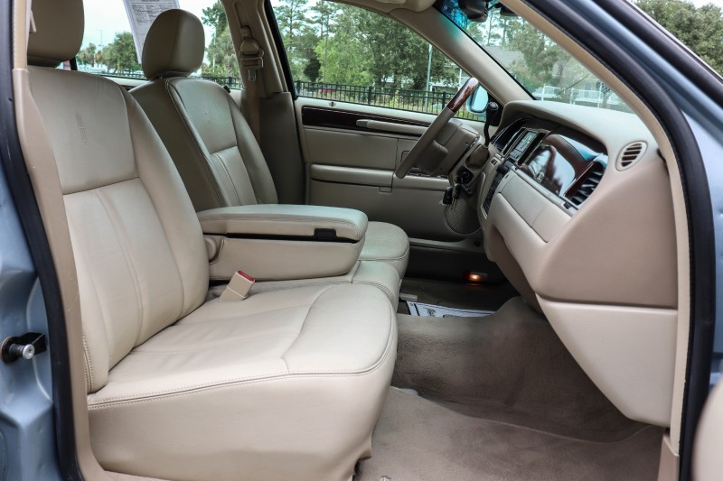 2008 Lincoln Town Car Limited in Wilmington, North Carolina