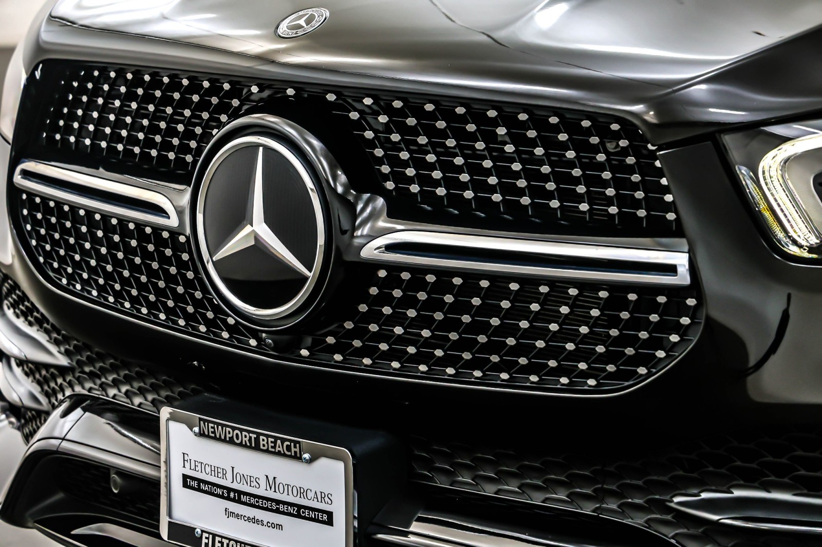 Certified Used 2022 Obsidian Black Metallic Mercedes-Benz GLE 450 4MATIC® SUV image 13