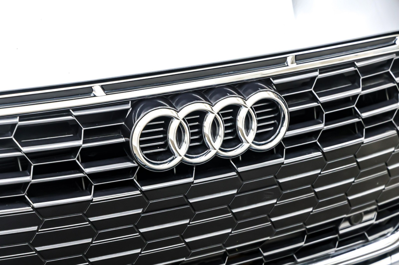 Used 2023 Florett Silver Metallic Audi Premium 40 TFSI quattro image 13