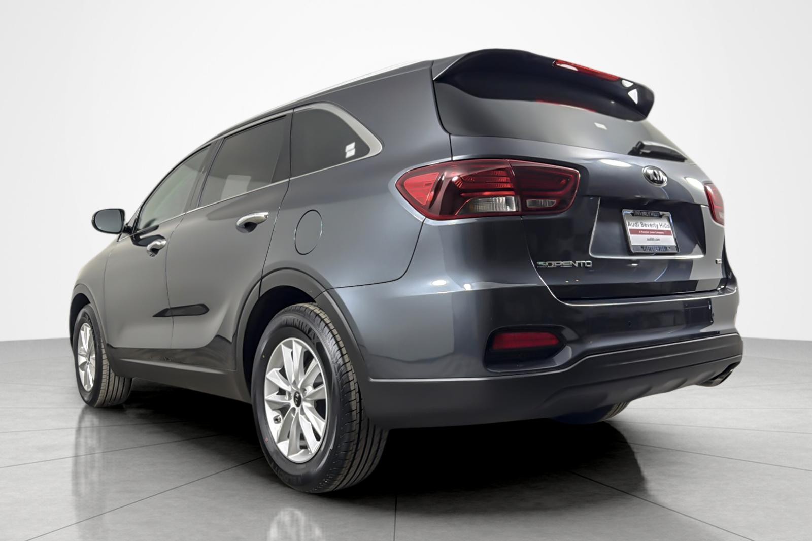 Used 2019 GRAVITY GREY Kia L FWD image 3