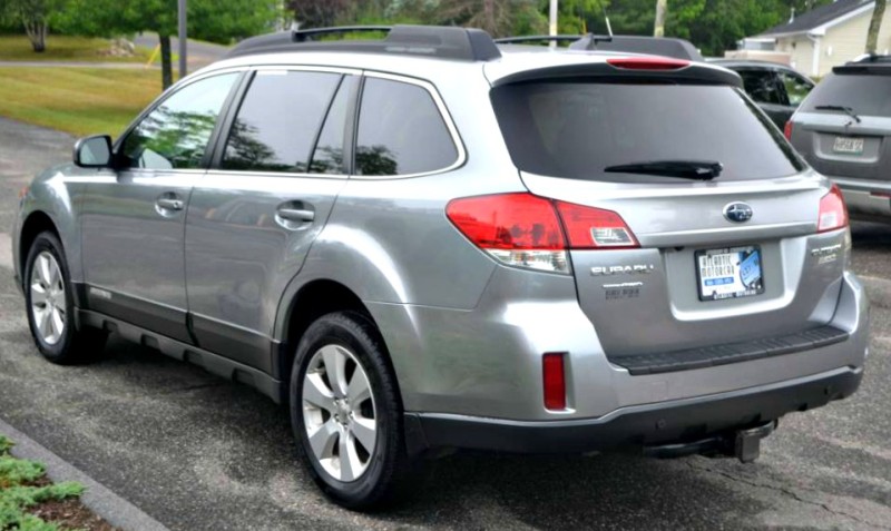 2011 Subaru Outback 2.5i Limited Pwr Moon in Wiscasset, ME