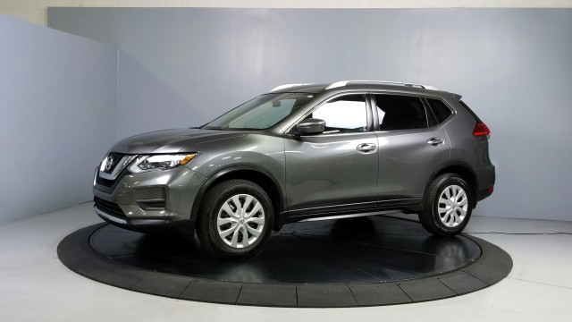 2017 Nissan Rogue SV 3