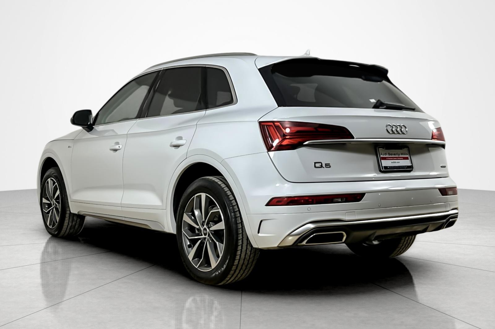 Used 2023 Glacier White Metallic Audi S line Premium 45 TFSI quattro image 3