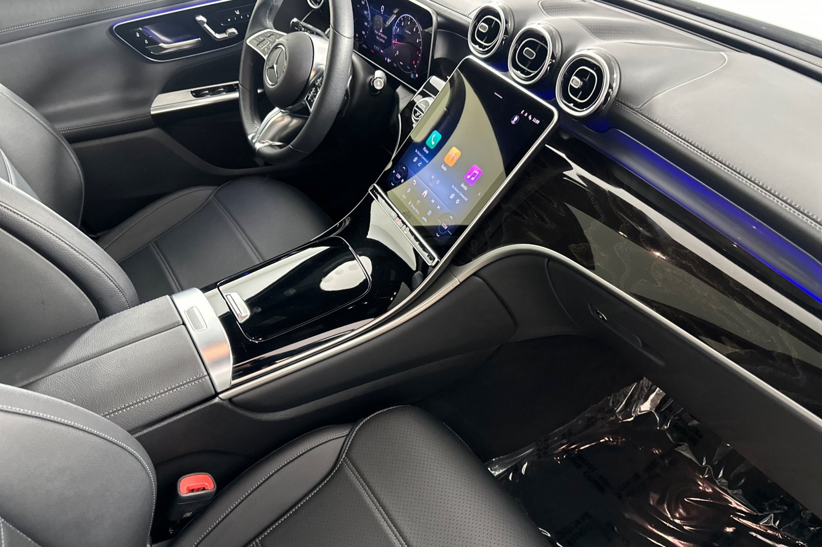 Used 2025 Polar White Mercedes-Benz GLC 300 4MATIC® SUV image 15