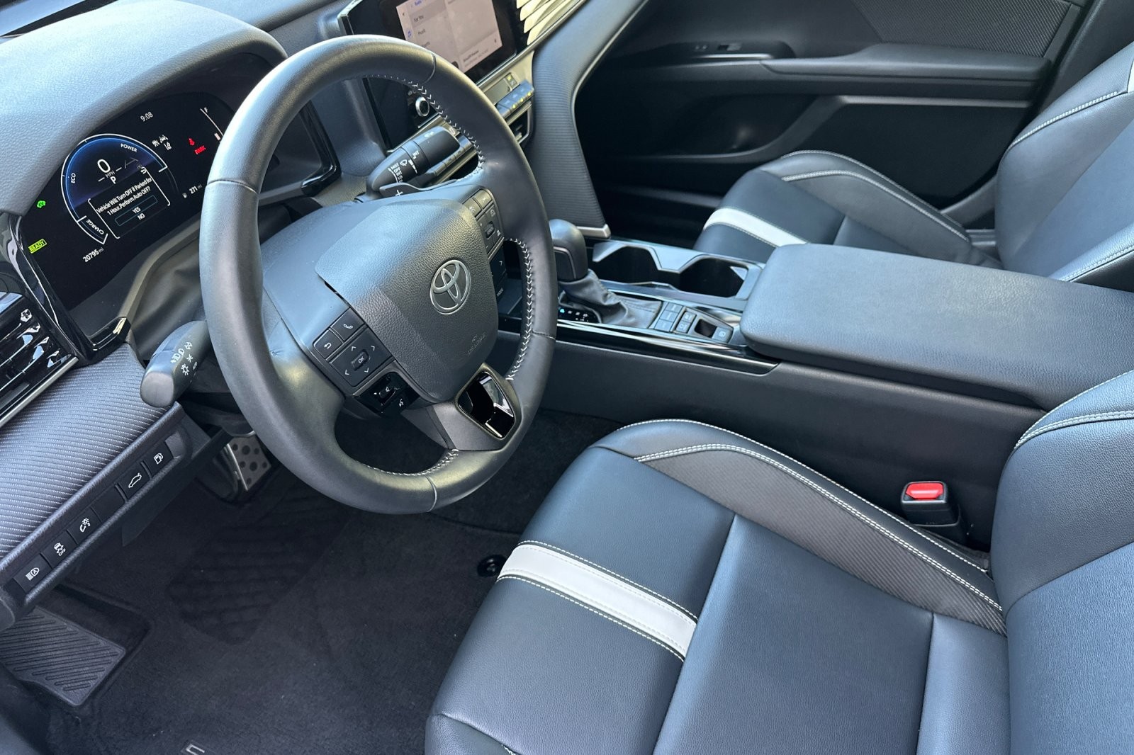 Used 2025 GRAY Toyota LE image 9
