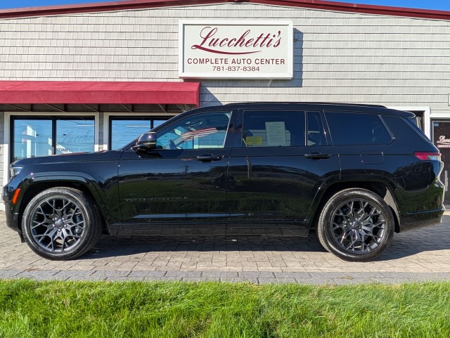Diamond Black Crystal Pearlcoat 2025 Jeep Grand Cherokee L SUV / Crossover Four-Wheel Drive Automatic
