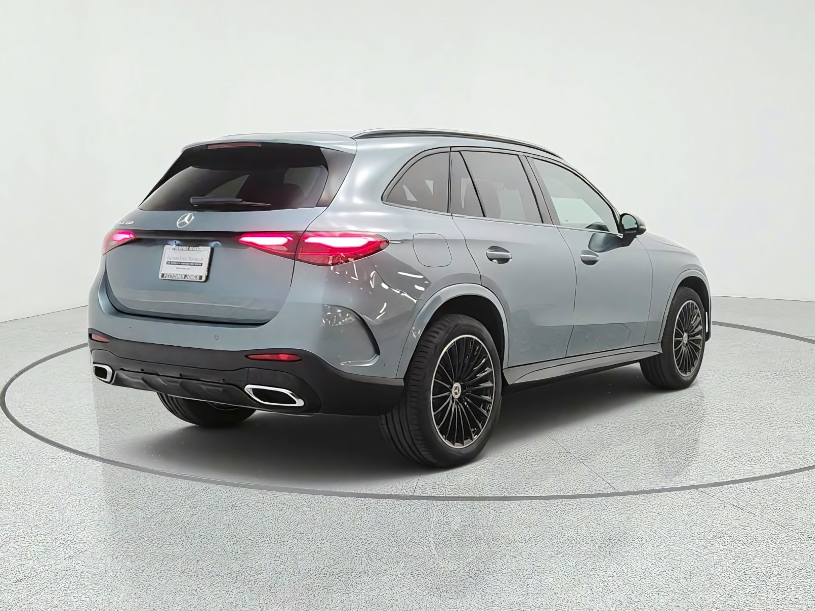 New 2027 Verde Silver Metallic Mercedes-Benz GLC 300 SUV image 5