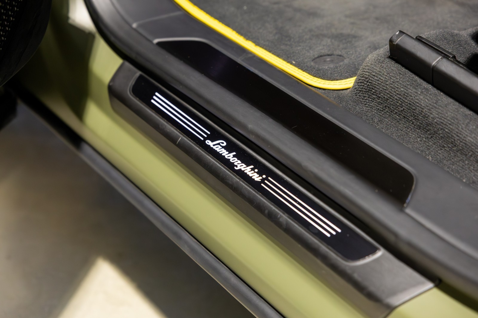 Used Car 2023 Lamborghini Urus  Performante For Sale Under $300,000 In Boerne, Texas