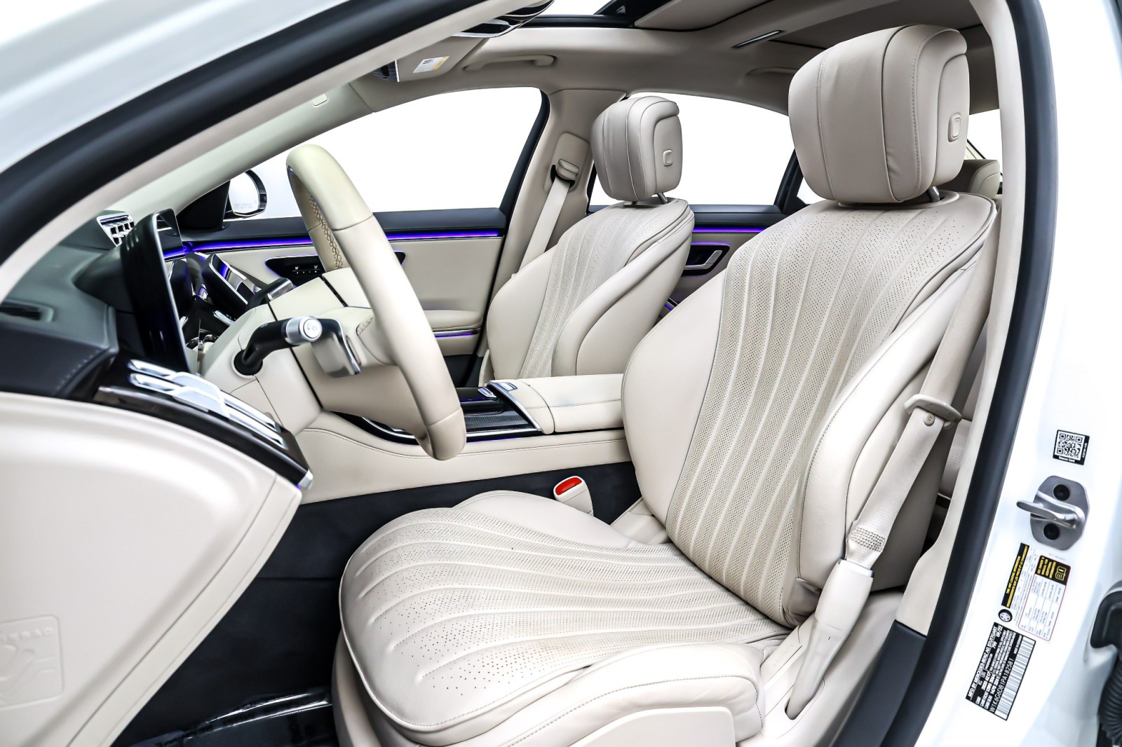 Certified Used 2023 MANUFAKTUR Diamond White Mercedes-Benz S 500 4MATIC® Sedan image 18