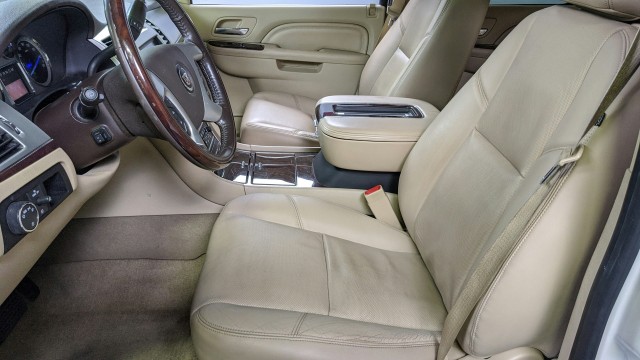 2012 Cadillac Escalade Luxury 29