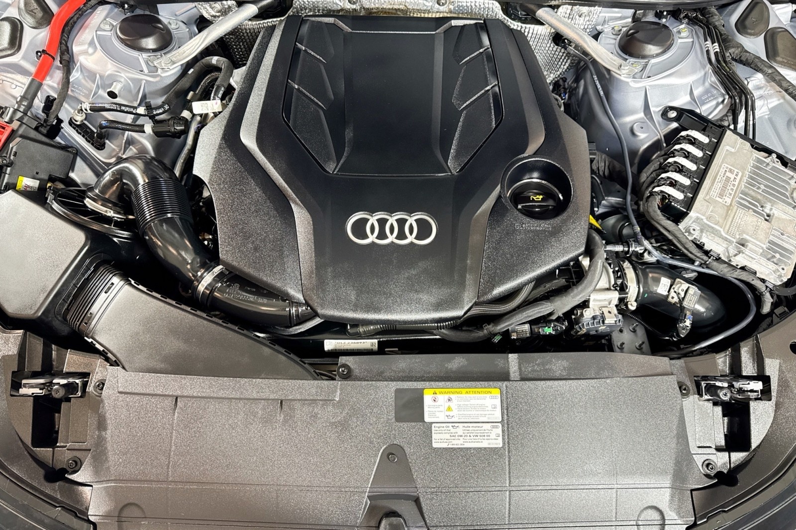 Used 2025 Florett Silver Metallic Audi Premium image 29