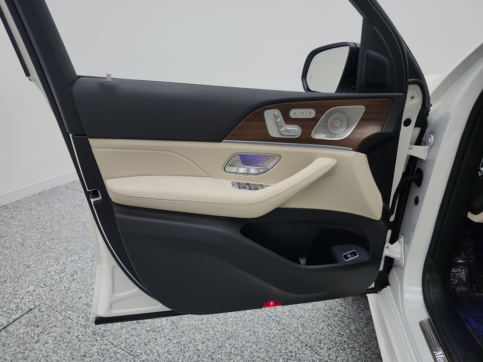 Used 2025 Polar White Mercedes-Benz GLE 350 SUV image 13