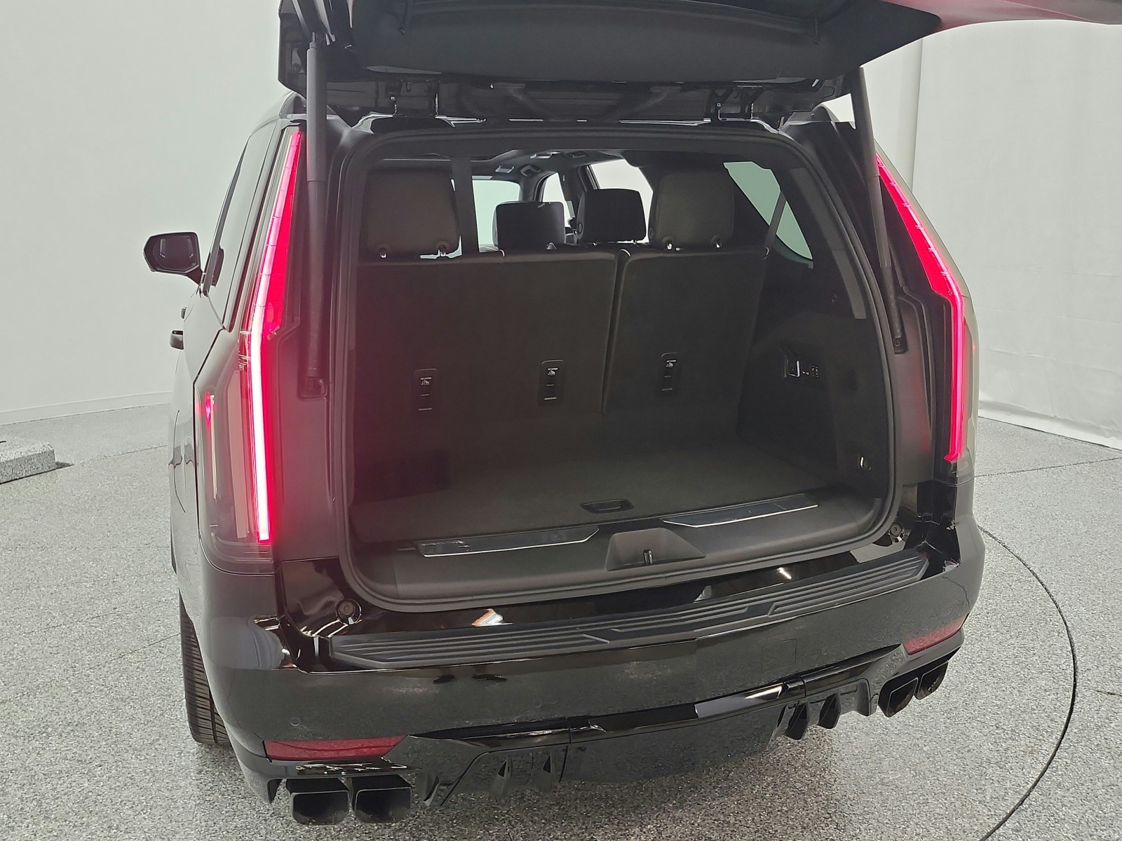 Used 2023 Black Raven Cadillac AWD 4dr V-Series image 18