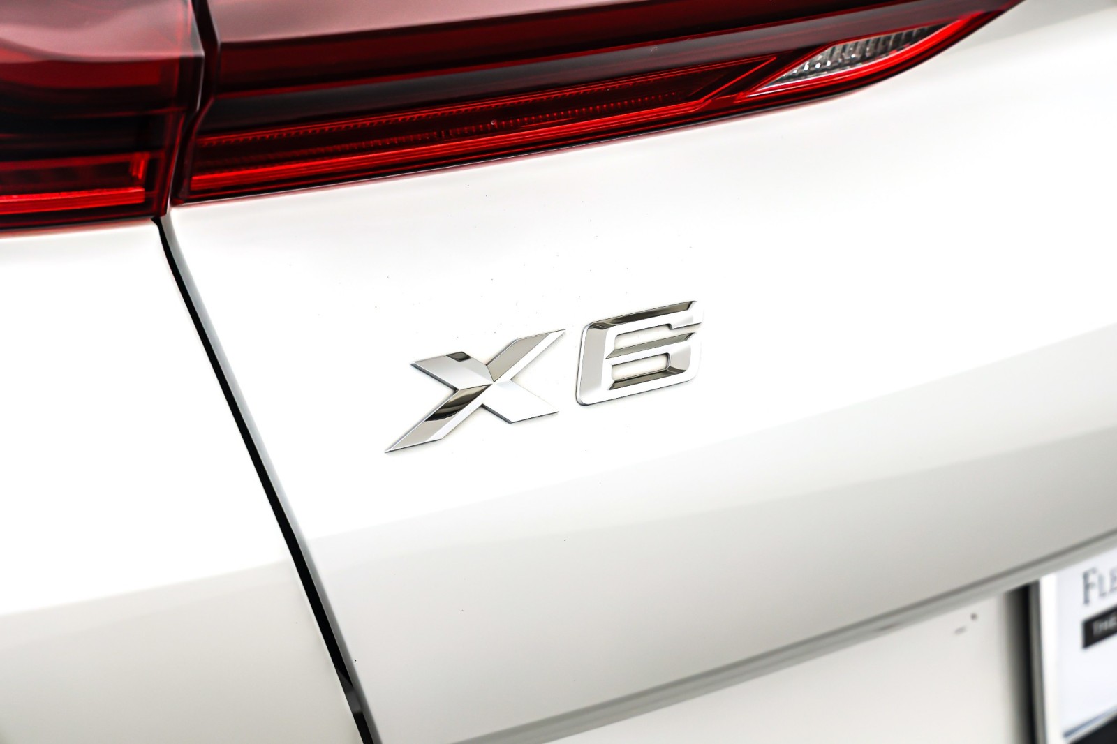 Used 2021 Mineral White Metallic BMW xDrive40i Sports Activity Coupe image 9