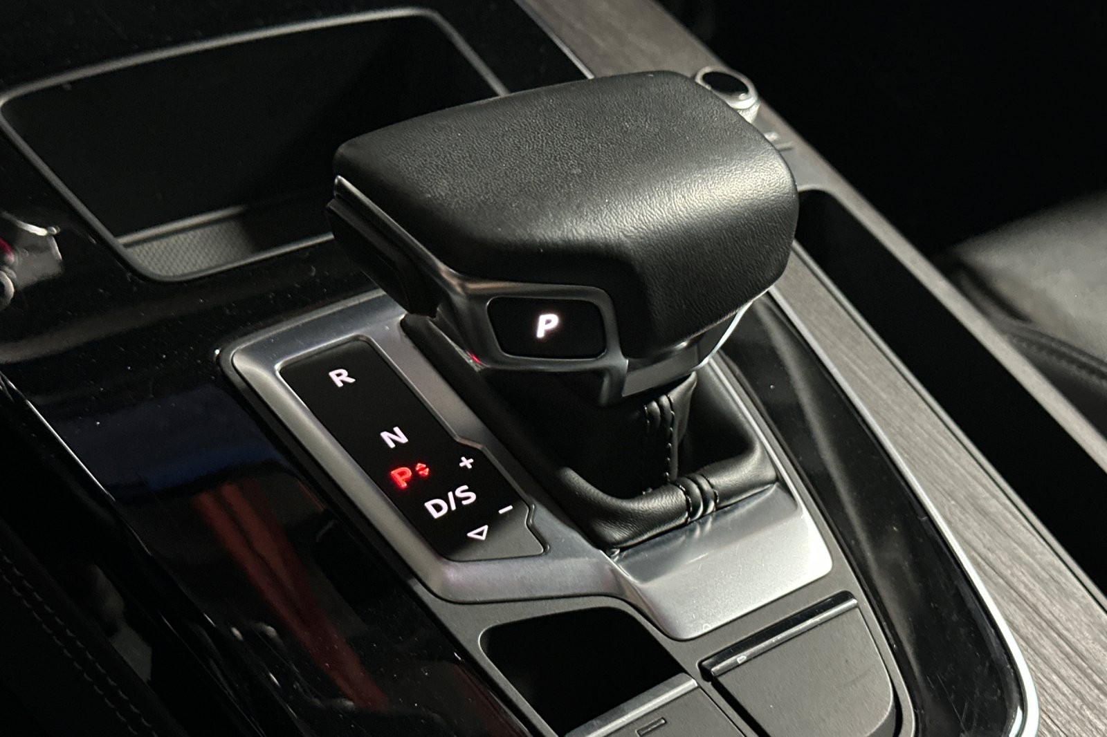 Used 2023 Mythos Black Metallic Audi S line Premium Plus 55 TFSI e quattro image 21