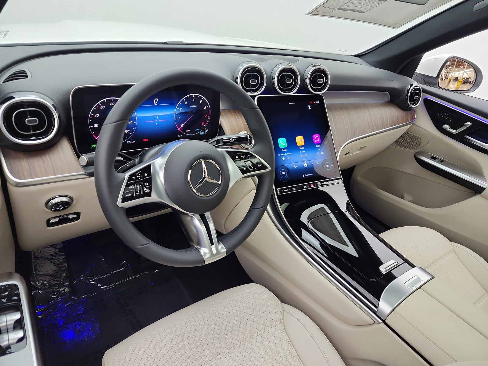 New 2027 Polar White Mercedes-Benz GLC 300 SUV image 9