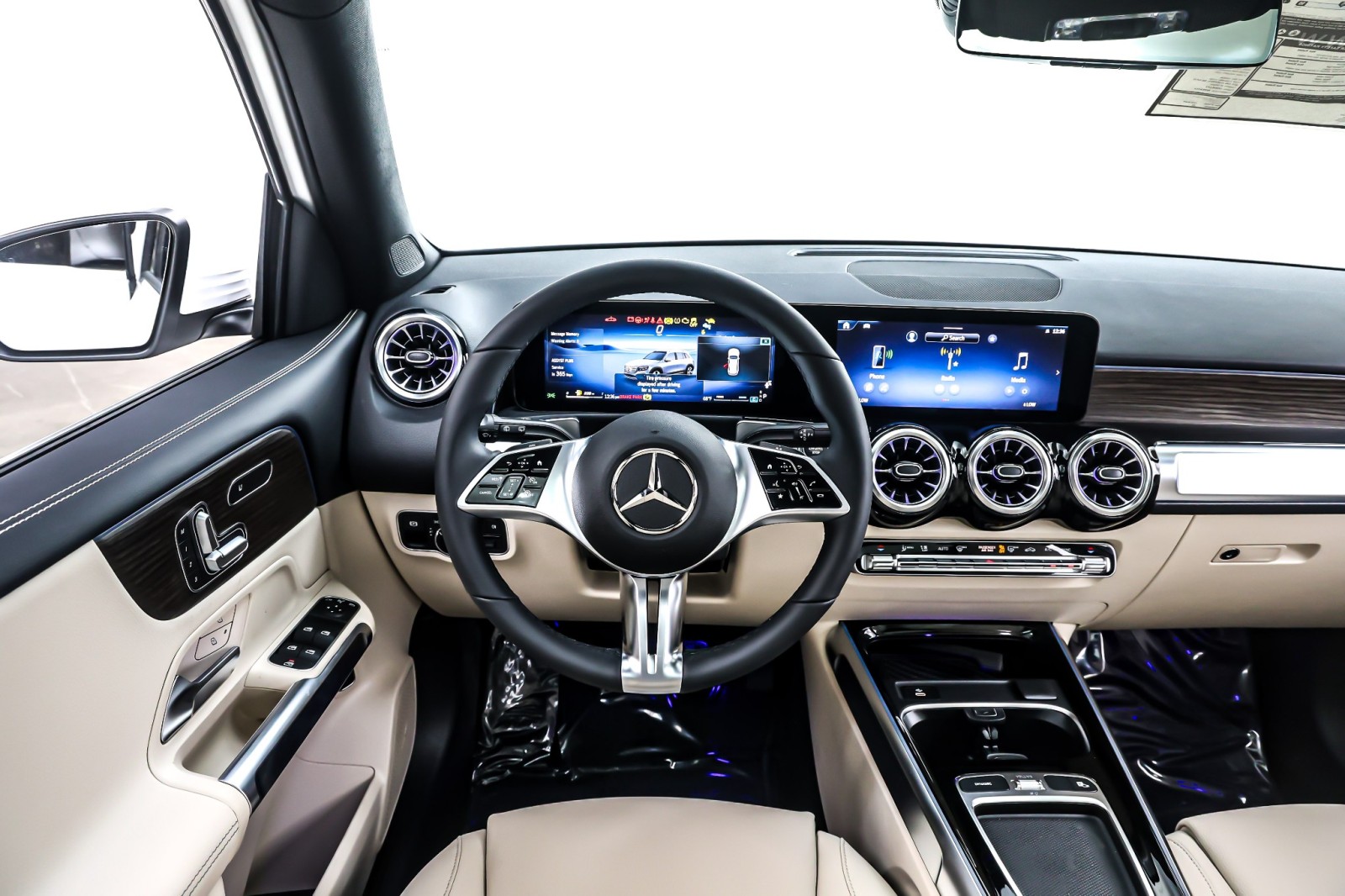 New 2026 Polar White Mercedes-Benz GLB 250 image 4