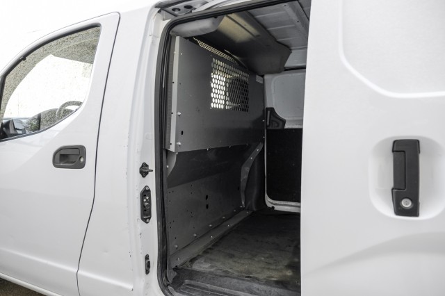 2018 Nissan NV200 Compact Cargo S 32