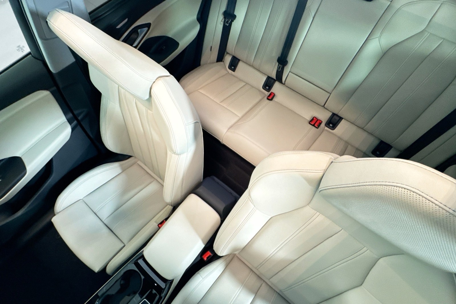 New 2025 Glacier White Metallic Audi Premium Plus quattro image 18