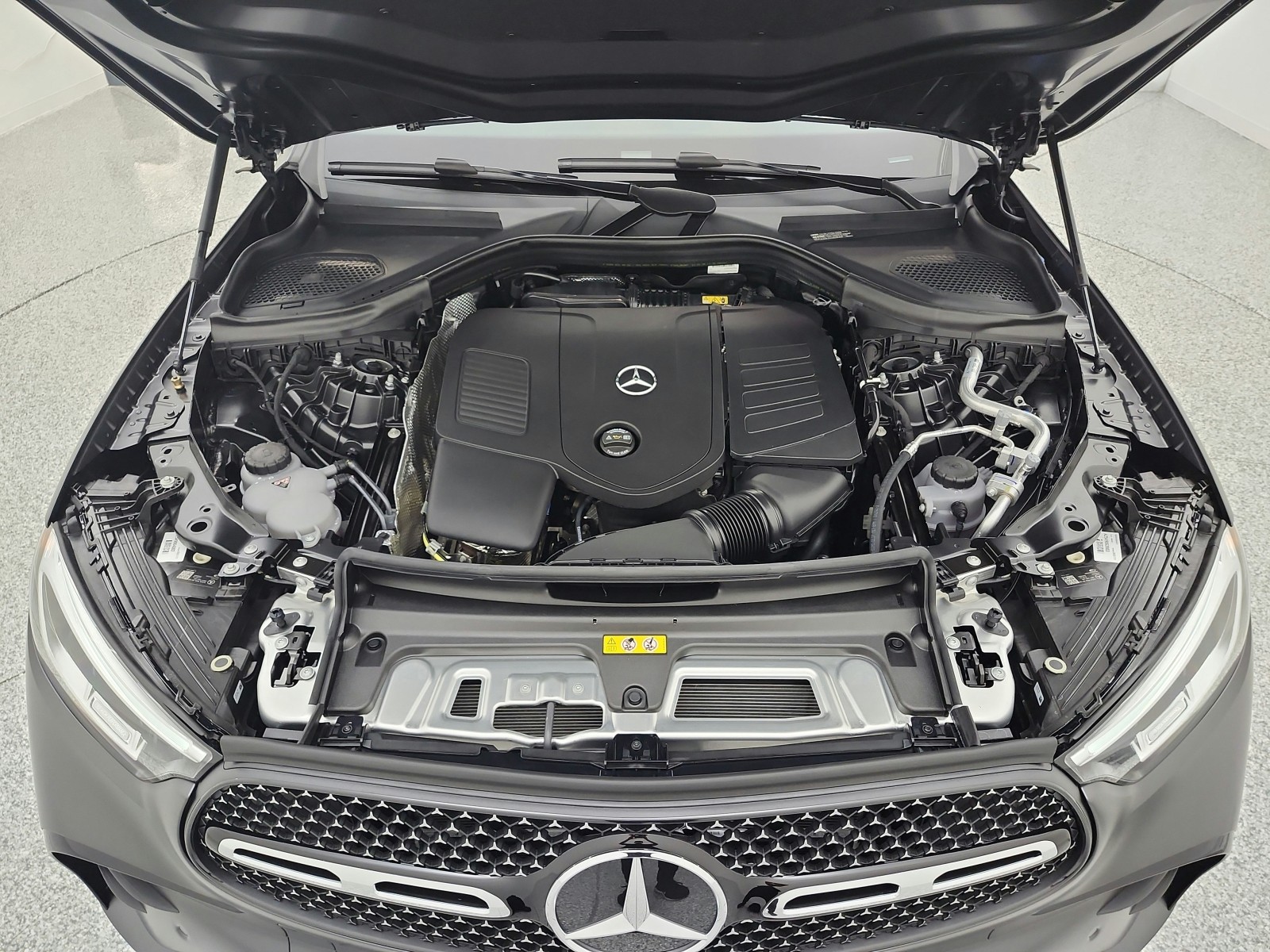 New 2026 MANUFAKTUR Graphite Grey Magno Mercedes-Benz GLC 300 image 12