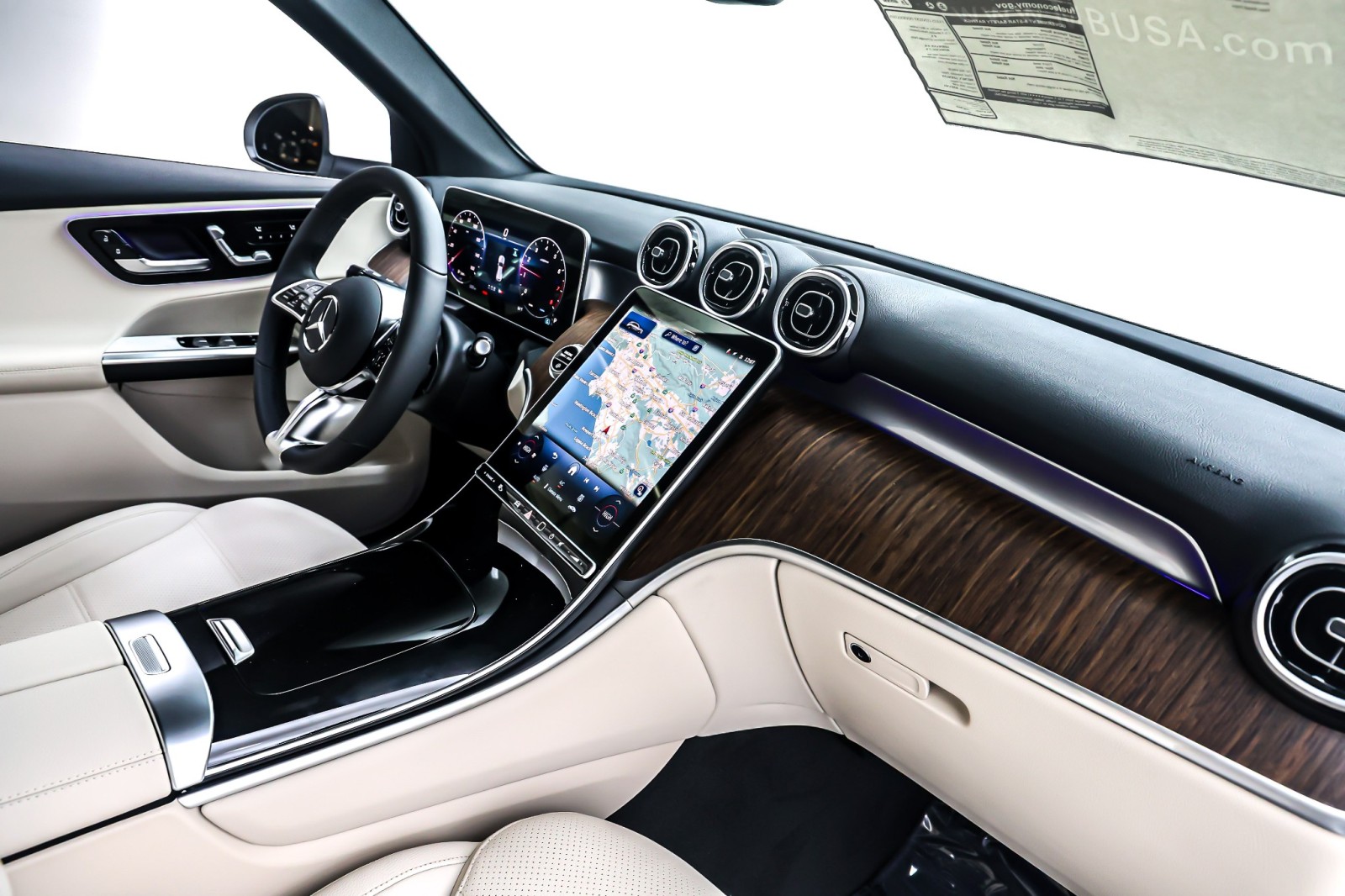 New 2026 Polar White Mercedes-Benz GLC 300 image 5