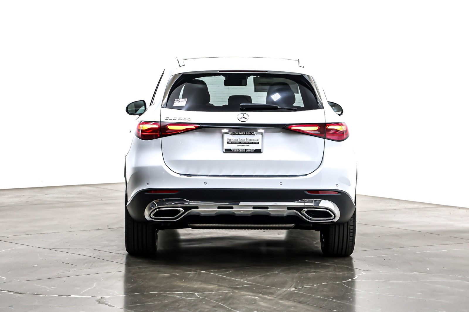 New 2026 MANUFAKTUR Moonlight White Metallic Mercedes-Benz GLC 300 image 3