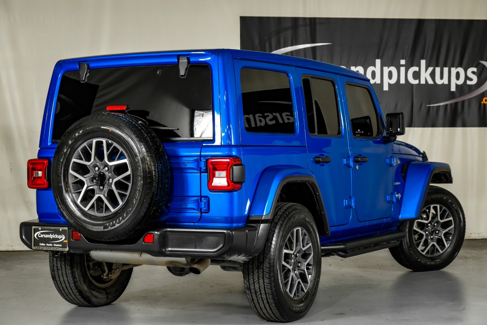 2024 Jeep Wrangler Sahara 8